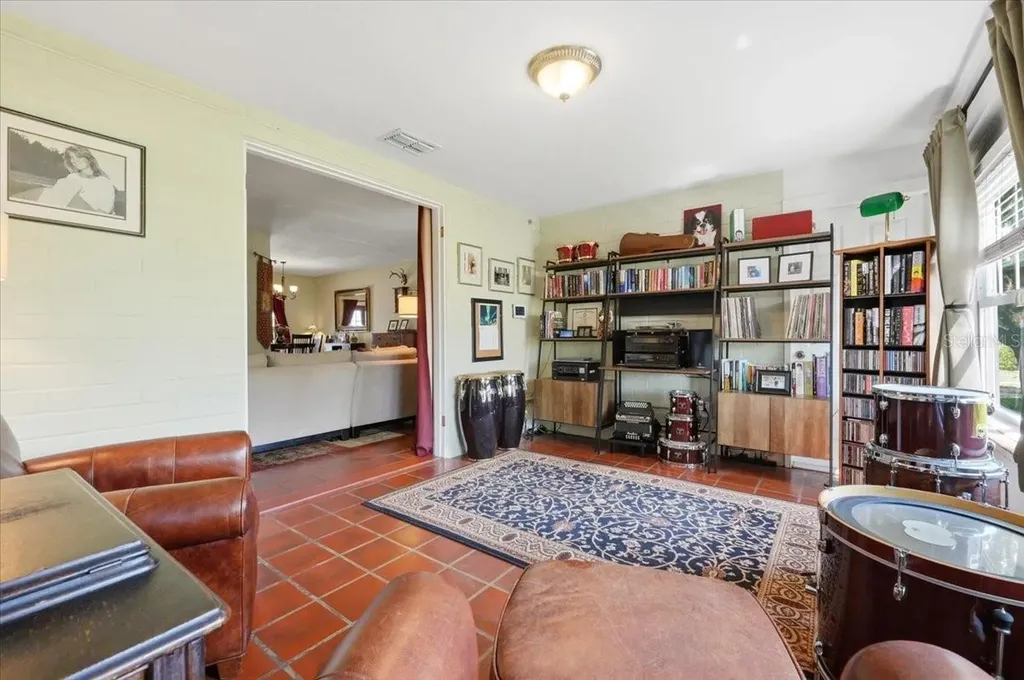 337 E Sessoms Avenue Lake Wales FL 33853