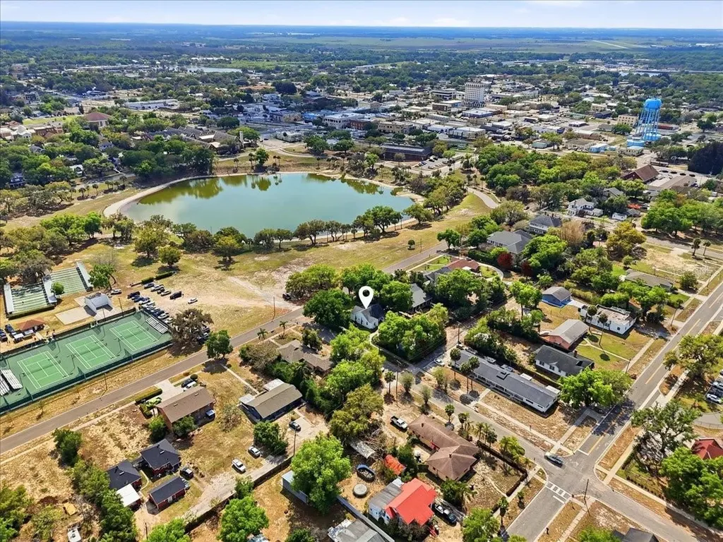 337 E Sessoms Avenue Lake Wales FL 33853