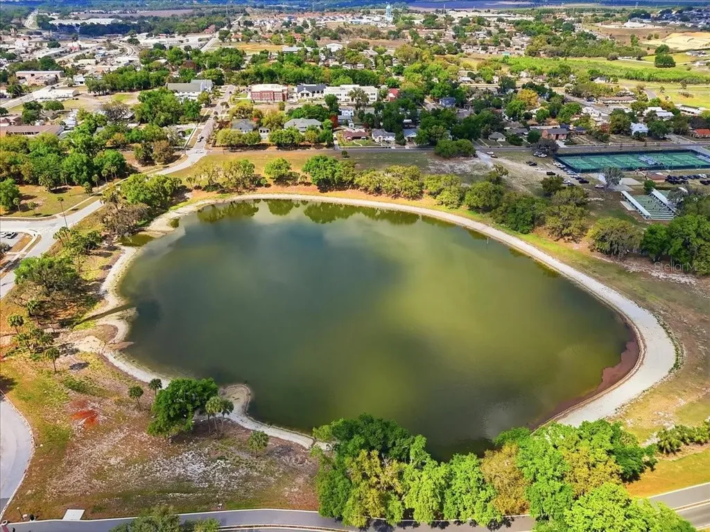 337 E Sessoms Avenue Lake Wales FL 33853