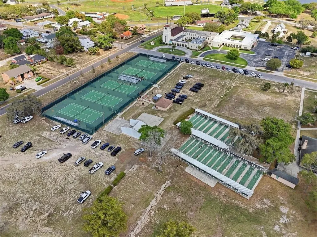 337 E Sessoms Avenue Lake Wales FL 33853