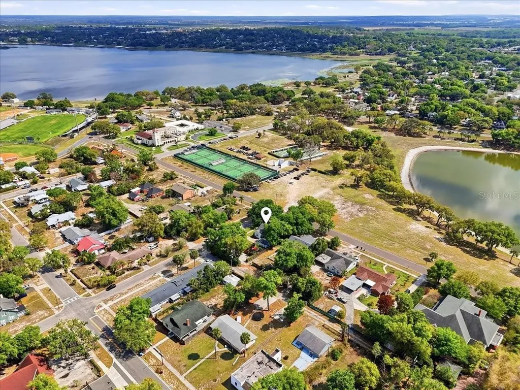 337 E Sessoms Avenue Lake Wales FL 33853