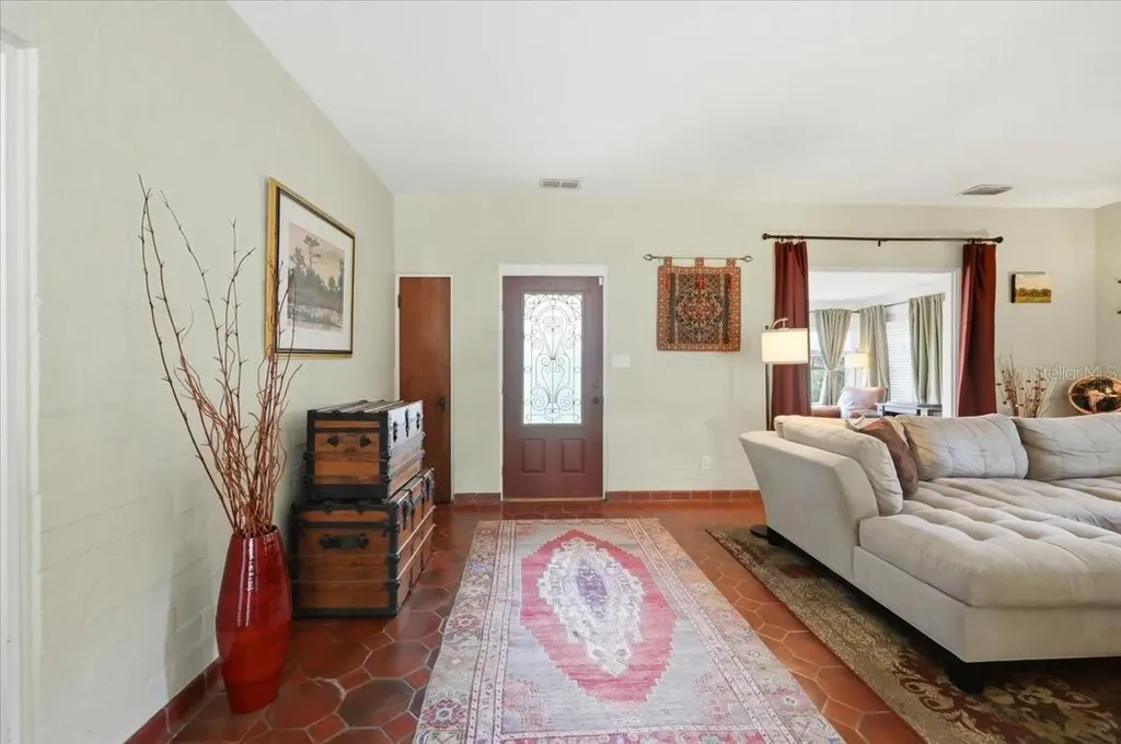 337 E Sessoms Avenue Lake Wales FL 33853