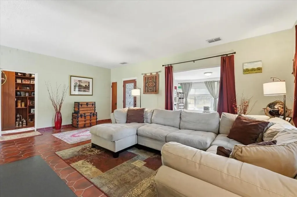 337 E Sessoms Avenue Lake Wales FL 33853