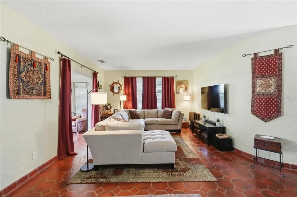 337 E Sessoms Avenue Lake Wales FL 33853