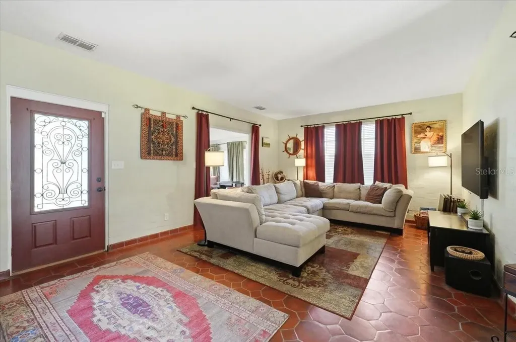 337 E Sessoms Avenue Lake Wales FL 33853