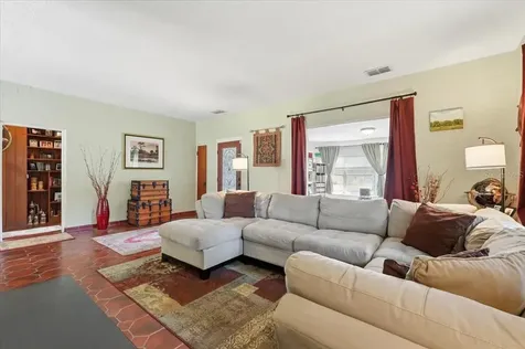 337 E Sessoms Avenue Lake Wales FL 33853