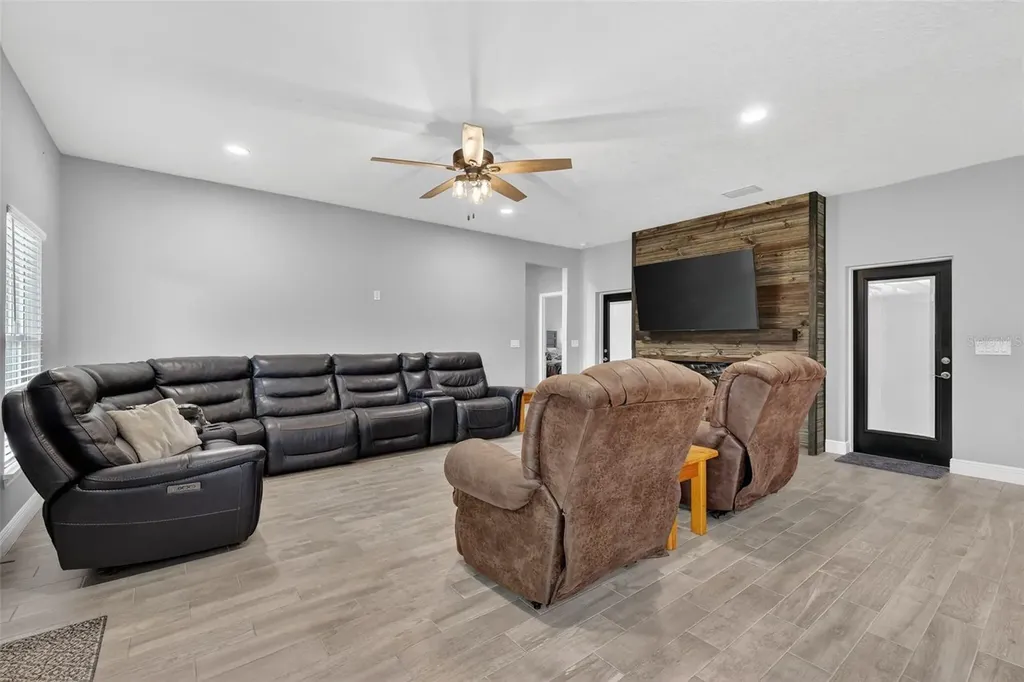 22431 Loop Road Groveland FL 34736