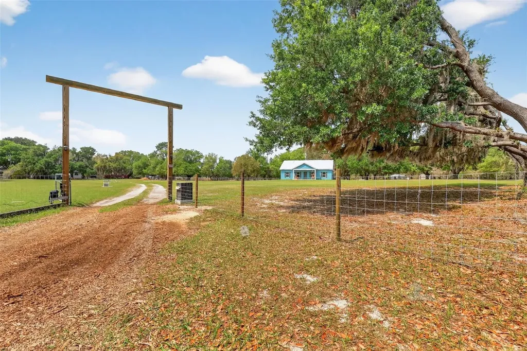 22431 Loop Road Groveland FL 34736