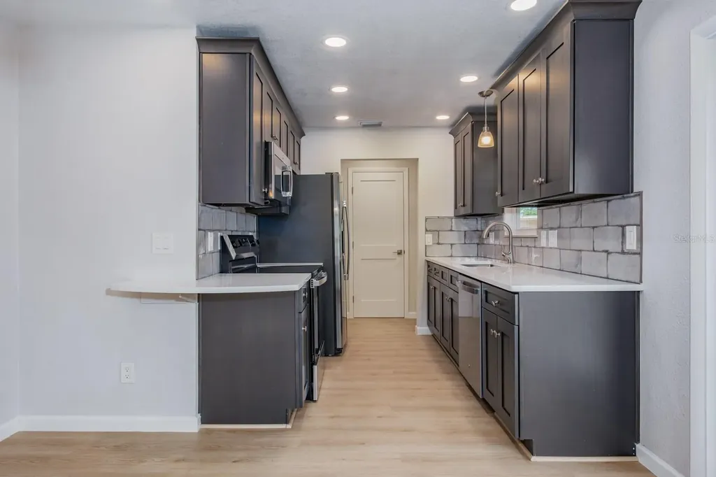 4228 37th Avenue N St Petersburg FL 33713