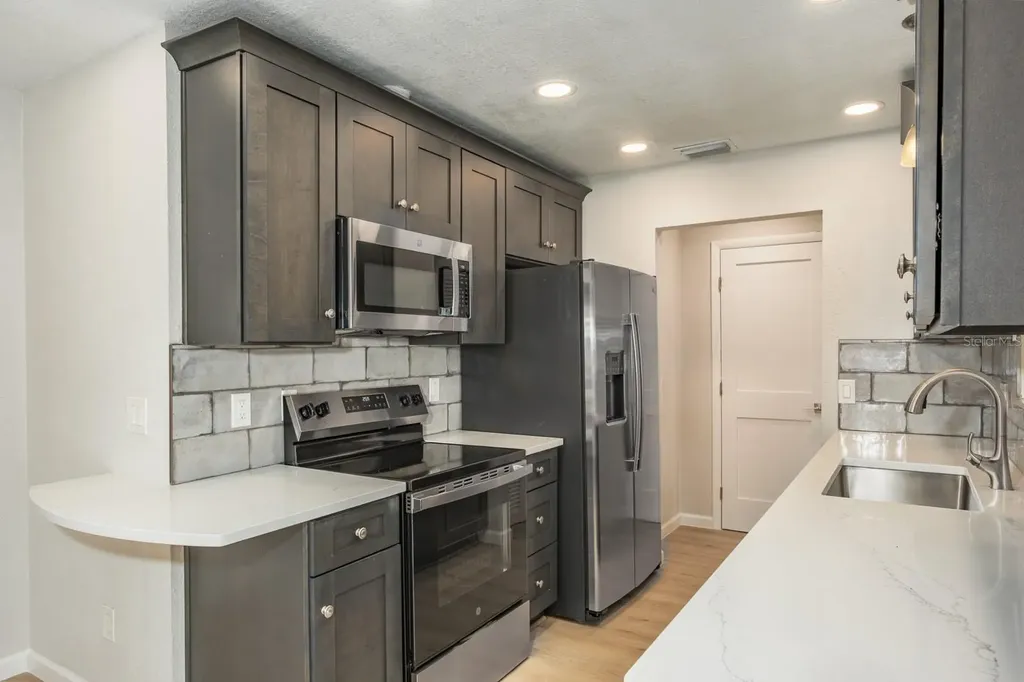 4228 37th Avenue N St Petersburg FL 33713
