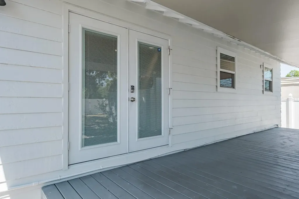 4228 37th Avenue N St Petersburg FL 33713