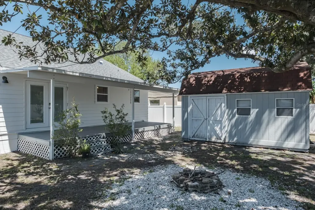 4228 37th Avenue N St Petersburg FL 33713