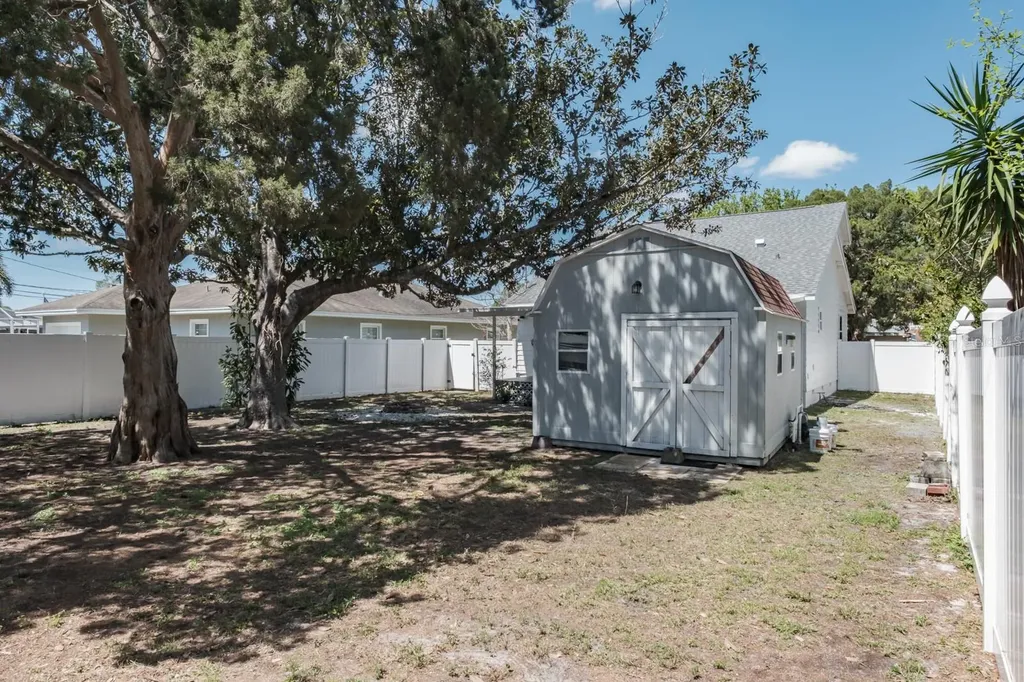 4228 37th Avenue N St Petersburg FL 33713