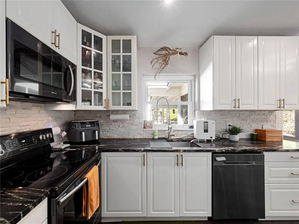 106 E Jinkins Circle Sanford FL 32773