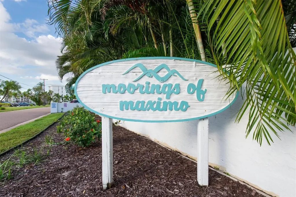 4900 38th Way S St Petersburg FL 33711