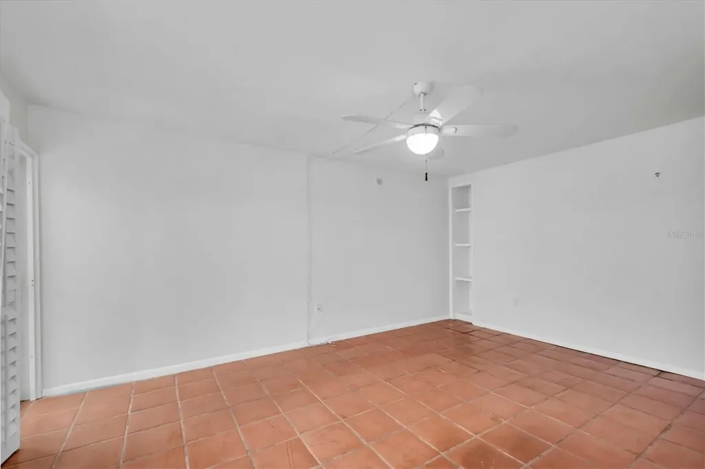 4900 38th Way S St Petersburg FL 33711