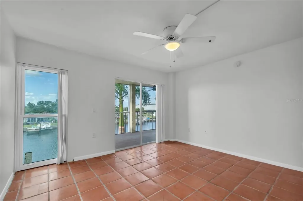 4900 38th Way S St Petersburg FL 33711
