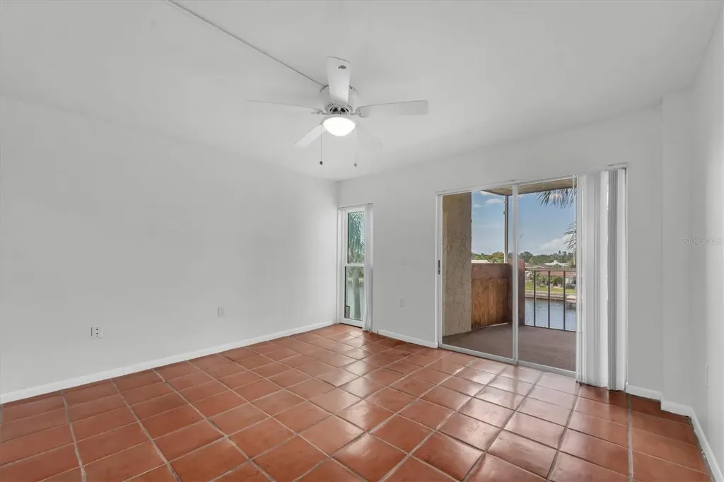 4900 38th Way S St Petersburg FL 33711