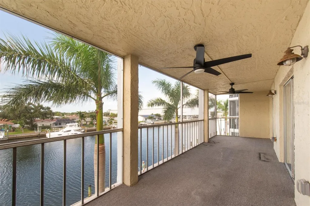 4900 38th Way S St Petersburg FL 33711
