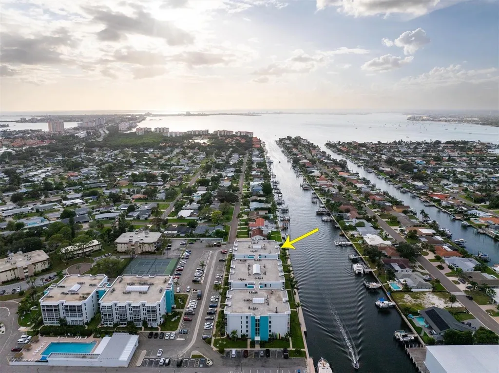 4900 38th Way S St Petersburg FL 33711