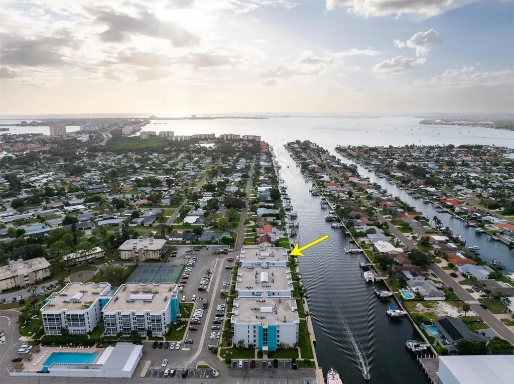 4900 38th Way S St Petersburg FL 33711