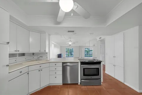 4900 38th Way S St Petersburg FL 33711