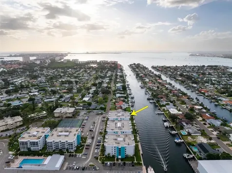 4900 38th Way S St Petersburg FL 33711