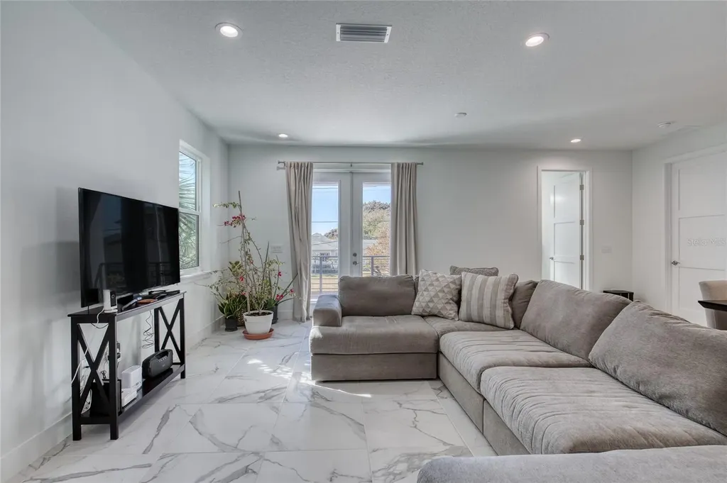 206 N Halifax Avenue Daytona Beach FL 32118