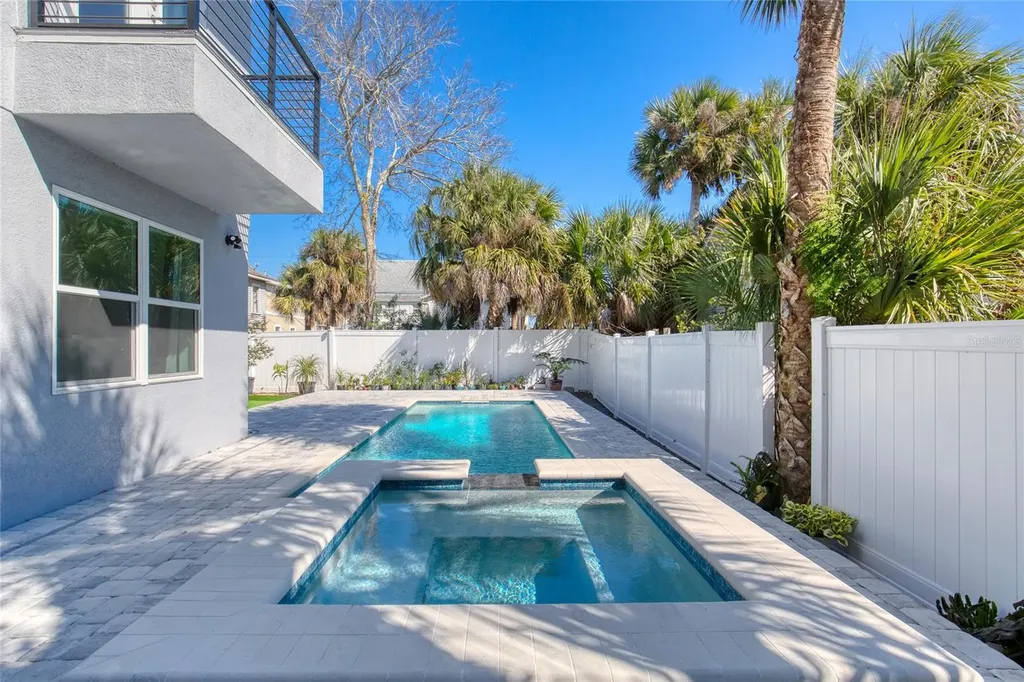 206 N Halifax Avenue Daytona Beach FL 32118