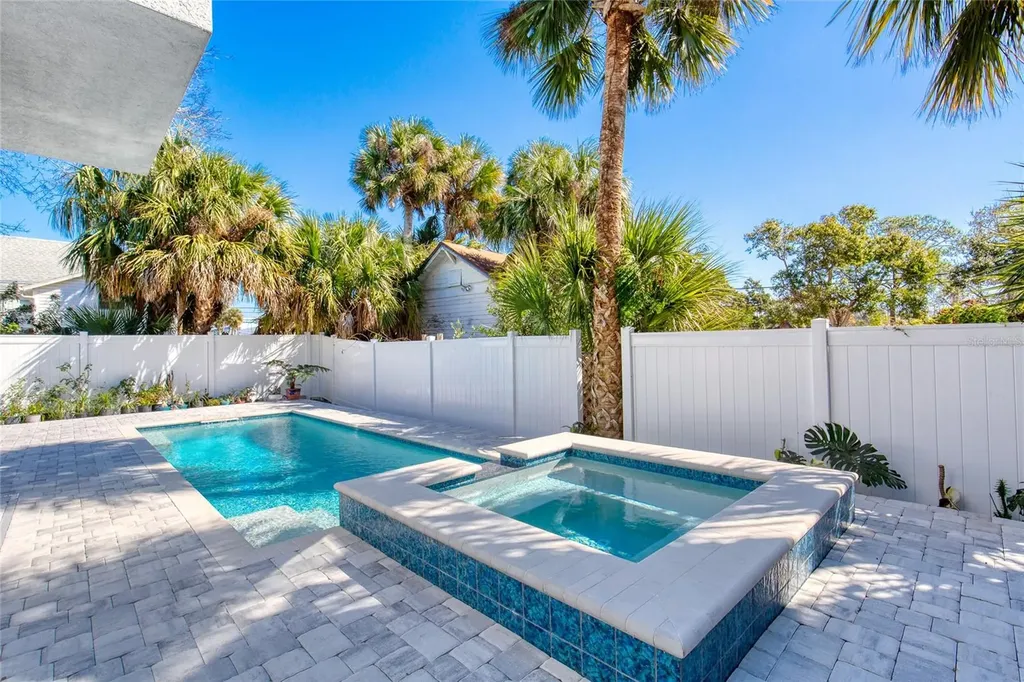 206 N Halifax Avenue Daytona Beach FL 32118