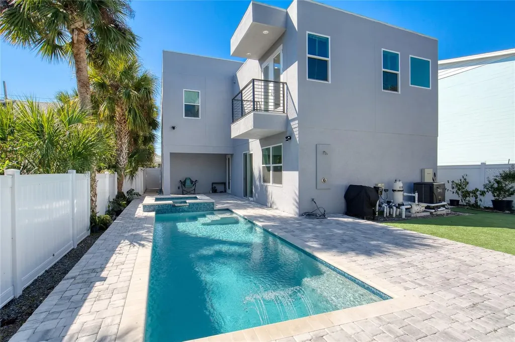 206 N Halifax Avenue Daytona Beach FL 32118
