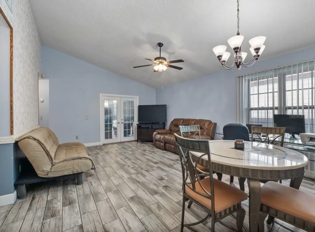 2104 Winslow Drive Orlando FL 32812