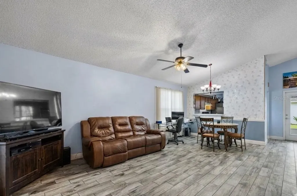 2104 Winslow Drive Orlando FL 32812
