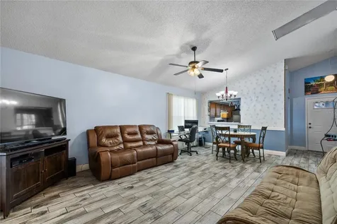 2104 Winslow Drive Orlando FL 32812