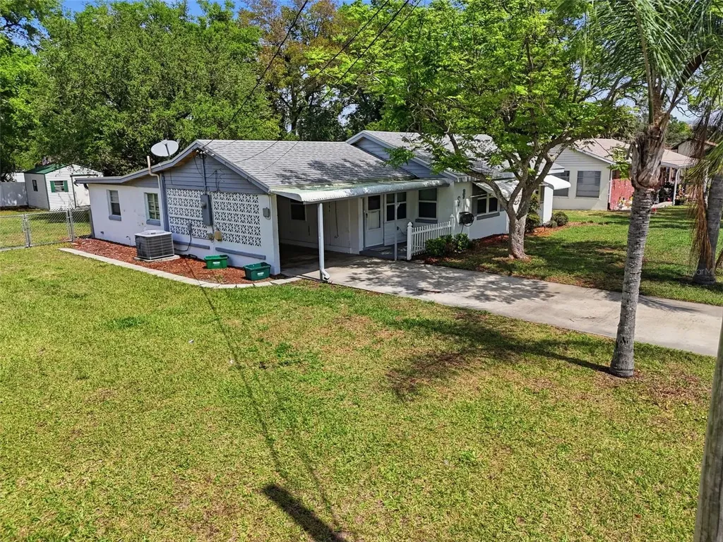 8 Angeles Road Debary FL 32713