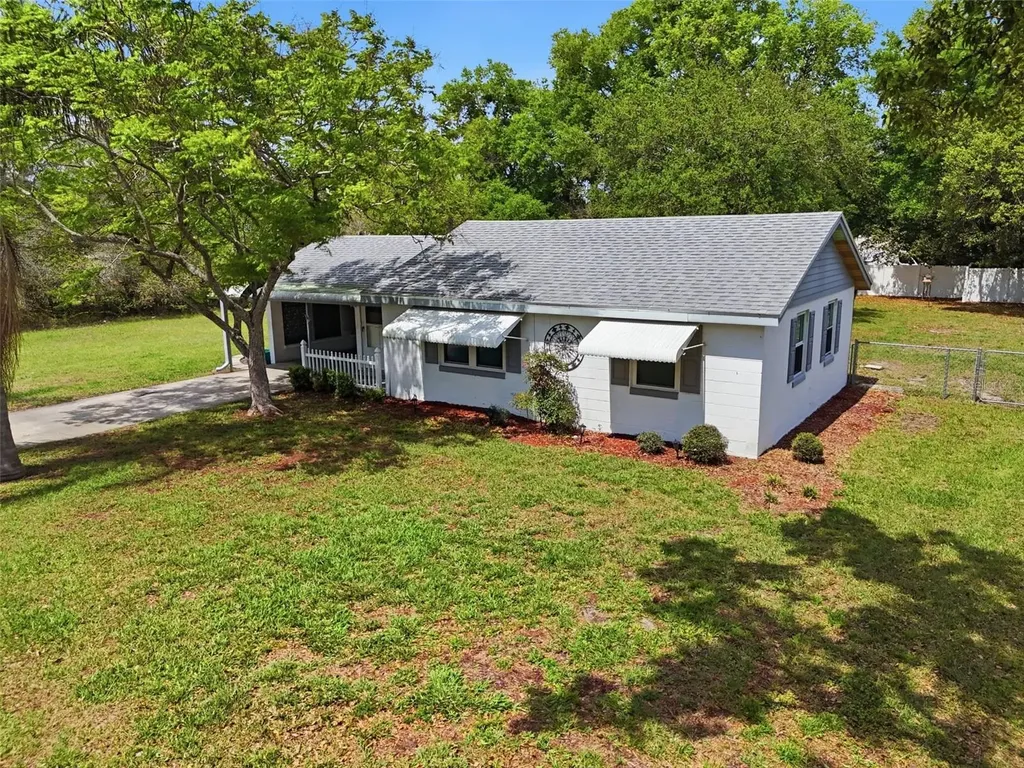 8 Angeles Road Debary FL 32713
