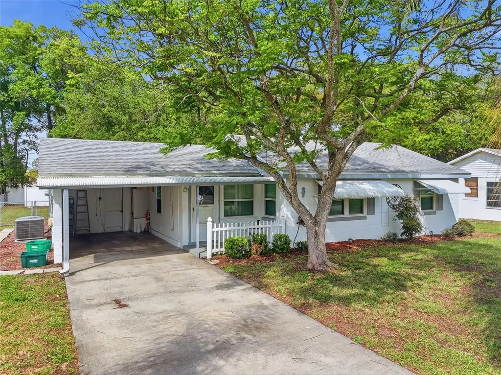 8 Angeles Road Debary FL 32713