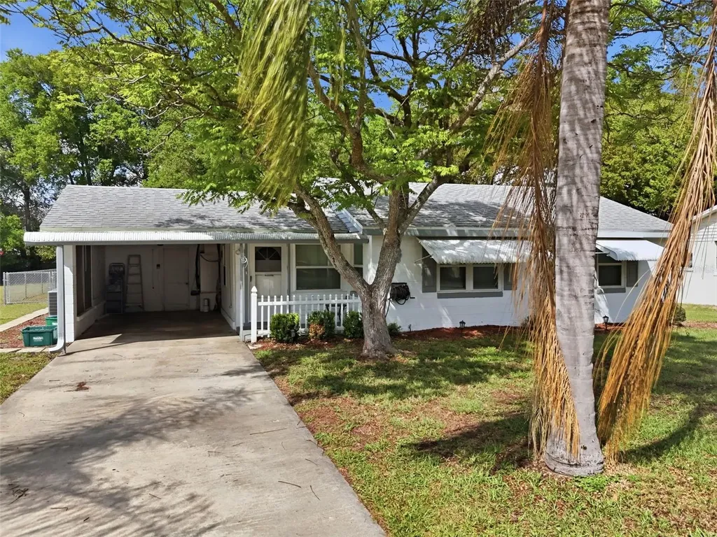 8 Angeles Road Debary FL 32713