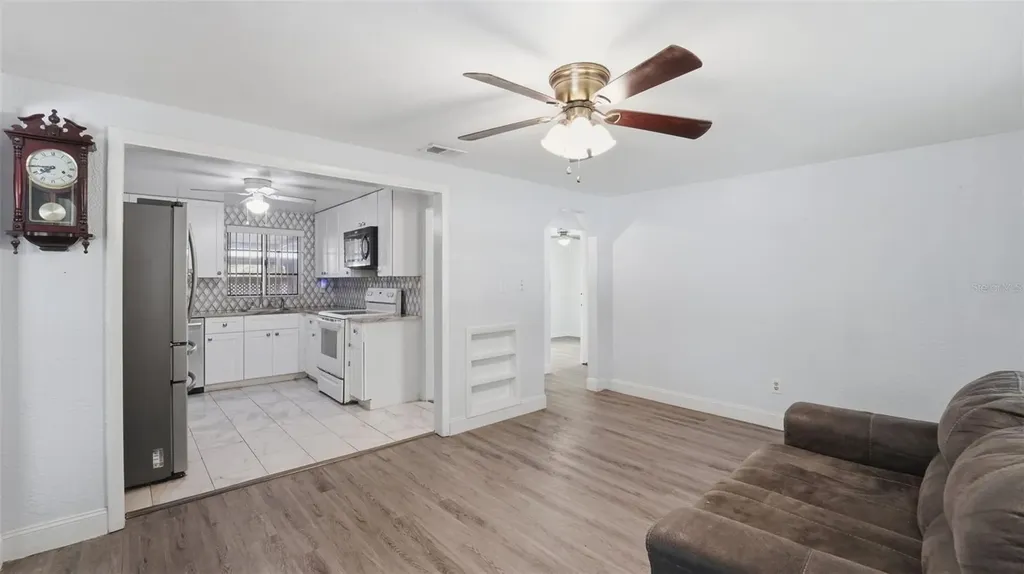 8 Angeles Road Debary FL 32713