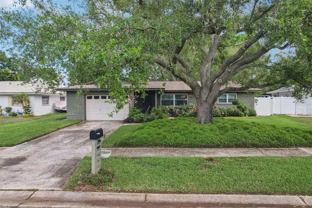 11469 Imperial Grove Drive E Largo FL 33774