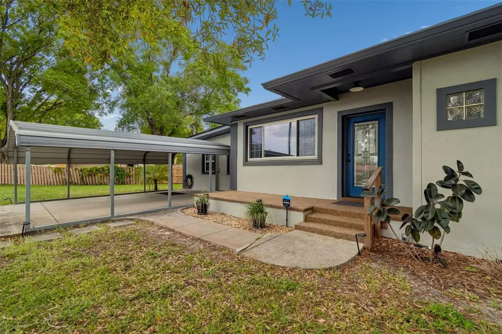 4412 Sweetwater Drive Tampa FL 33615