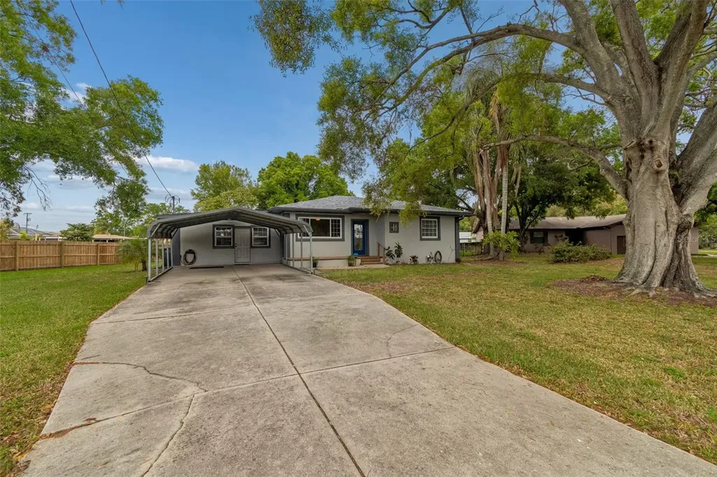 4412 Sweetwater Drive Tampa FL 33615