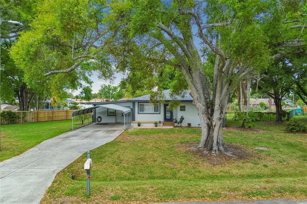 4412 Sweetwater Drive Tampa FL 33615