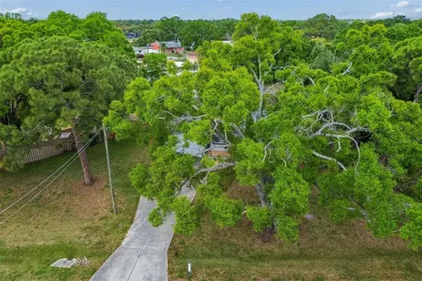 4412 Sweetwater Drive Tampa FL 33615