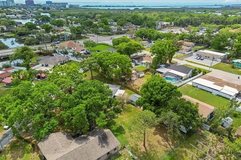 4412 Sweetwater Drive Tampa FL 33615