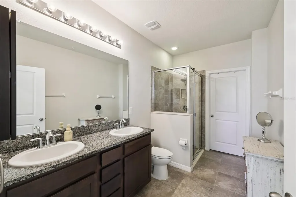 8382 Enclave Way Sarasota FL 34243