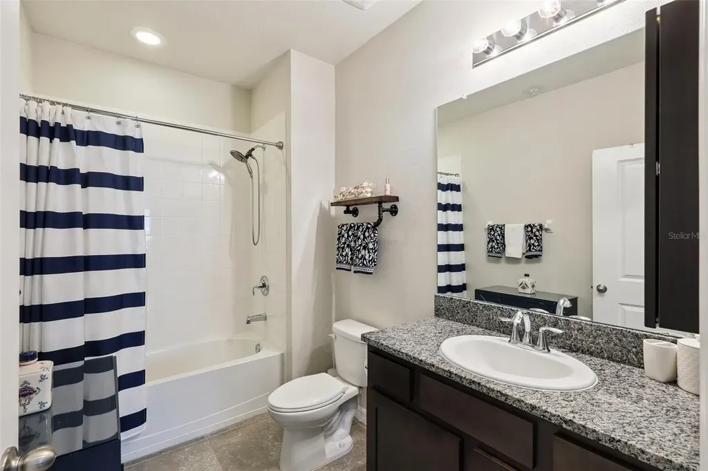 8382 Enclave Way Sarasota FL 34243
