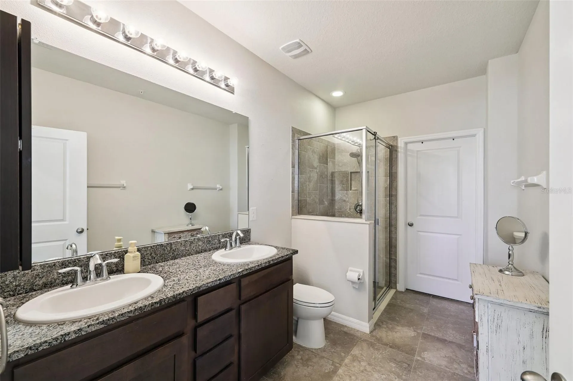 8382 Enclave Way Sarasota FL 34243