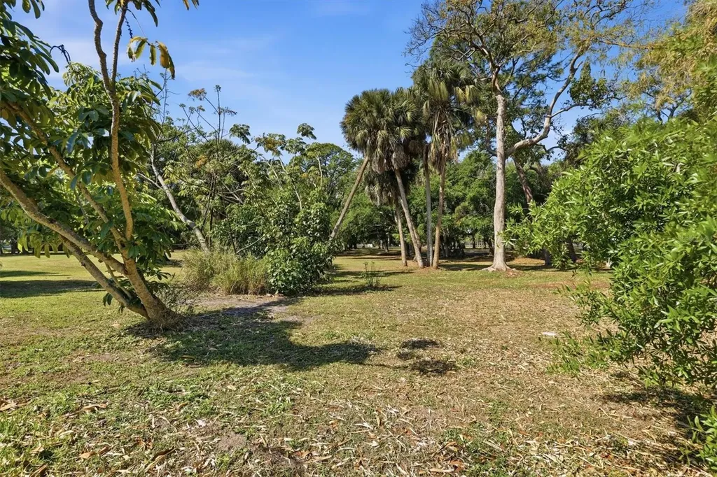 6538 Bluewater Avenue Sarasota FL 34231
