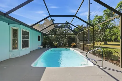 6538 Bluewater Avenue Sarasota FL 34231
